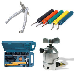 Kit d'outils pour le travail sur les tubes en cuivre